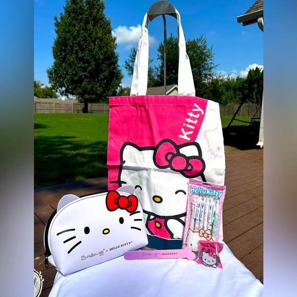 Hello Kitty Tote Bundle - Picture 1 of 6